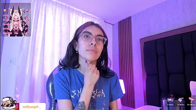 Molly A online show from 08.08.26