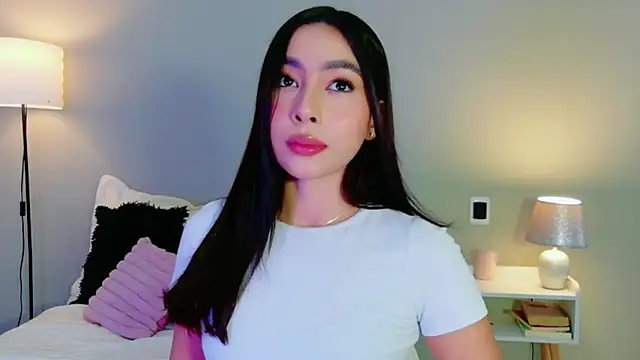 Snapshot of zara-mur chatting on 03.25.26 zara-mur online show from 03.25.26