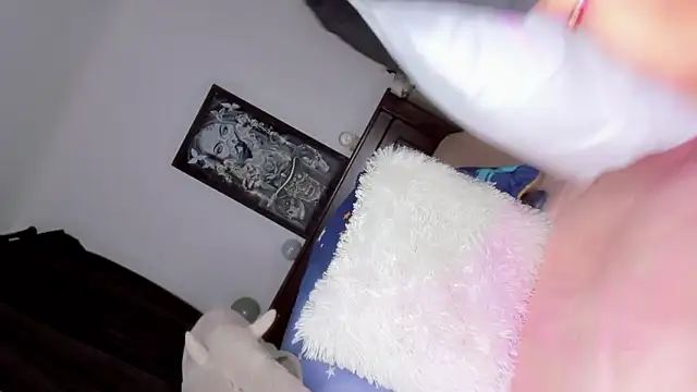 floraHottest online show from 03.15.26