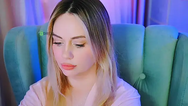 Snapshot of -ann- chatting on 03.12.26 -ann- online show from 03.12.26