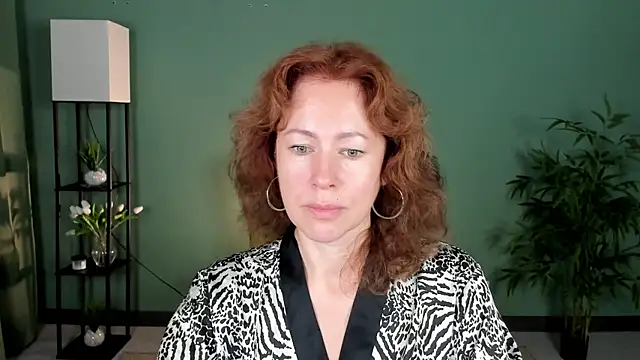 Snapshot of LeticiaRomano chatting on 06.23.26 LeticiaRomano online show from 06.23.26