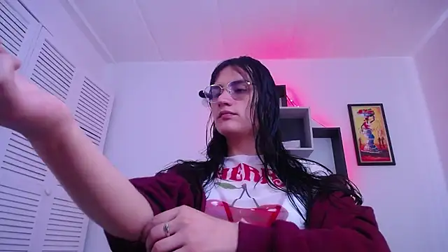 Snapshot of selene_cutie chatting on 04.28.26 selene cutie online show from 04.28.26