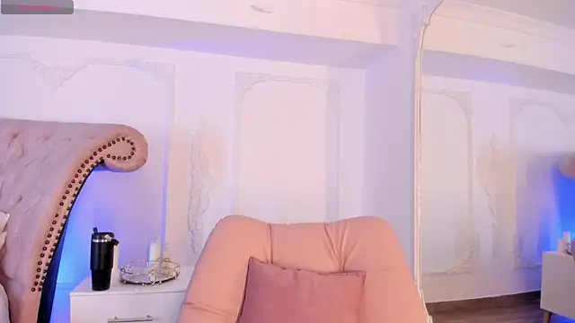 Snapshot of LucianaBlanco_ chatting on 06.18.26 LucianaBlanco online show from 06.18.26