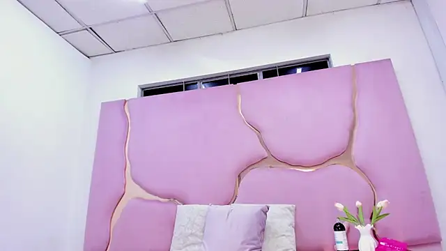 LaurendPink online show from 06.07.26