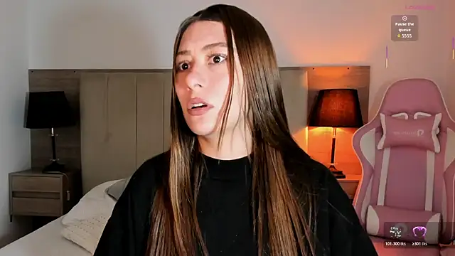 Snapshot of alejarosee chatting on 03.27.26 alejarosee online show from 03.27.26