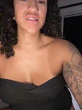 LatinaLoka online show from 04.22.26