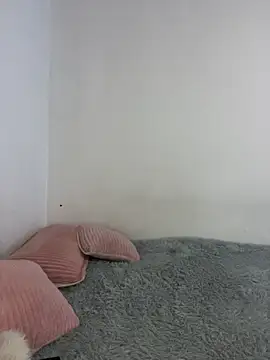 Snapshot of sylphiee_ chatting on 03.13.26 sylphiee online show from 03.13.26