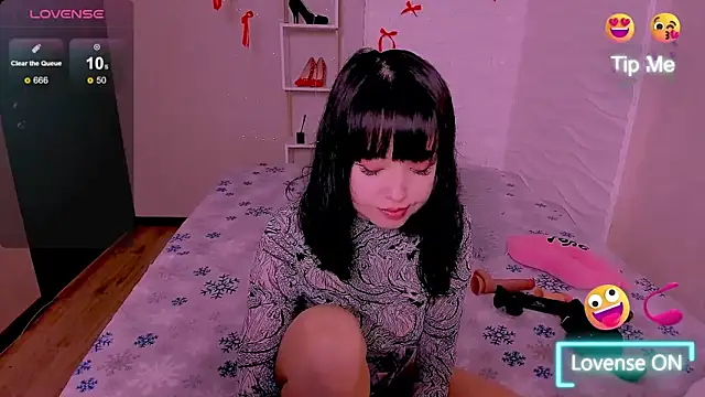 Akiko Yun online show from 04.23.26