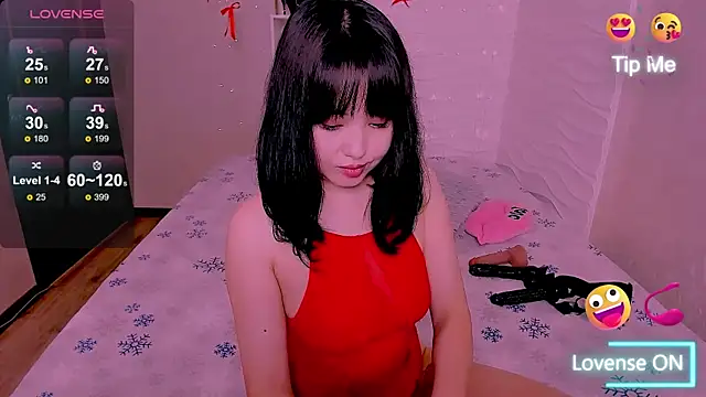 Akiko Yun online show from 05.02.26