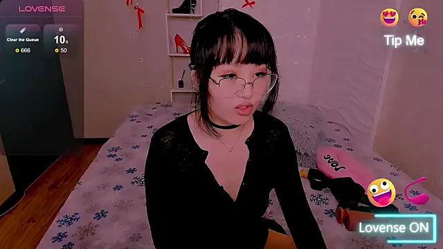Akiko Yun online show from 06.13.26