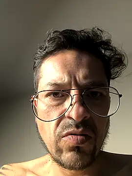 Snapshot of erick242130 chatting on 03.12.26 erick242130 online show from 03.12.26