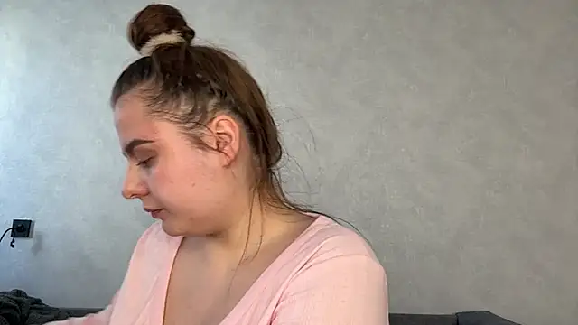 Ellaizatelly online show from 05.03.26