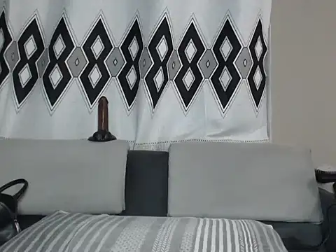 lLee-Sparkles online show from 07.26.26