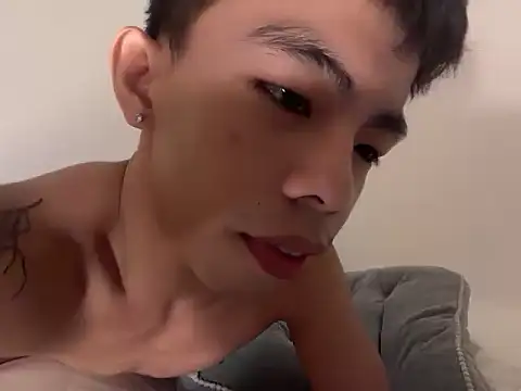 Snapshot of hottasianboy chatting on 05.04.26 hottasianboy online show from 05.04.26