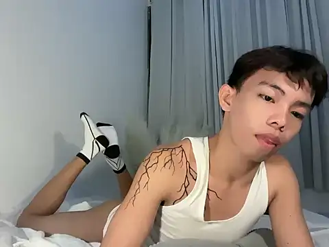 Snapshot of hottasianboy chatting on 05.18.26 hottasianboy online show from 05.18.26