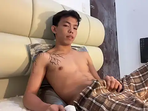 Snapshot of hottasianboy chatting on 05.19.26 hottasianboy online show from 05.19.26