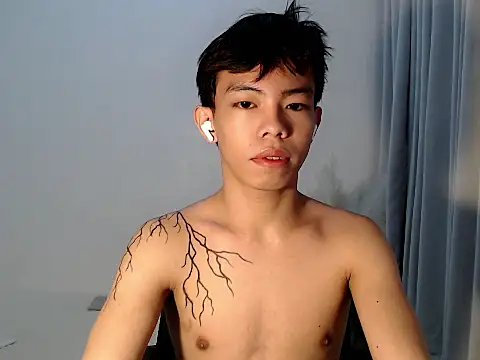 Snapshot of hottasianboy chatting on 05.31.26 hottasianboy online show from 05.31.26
