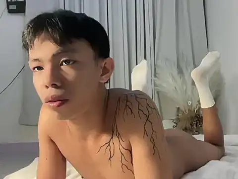 Snapshot of hottasianboy chatting on 07.16.26 hottasianboy online show from 07.16.26