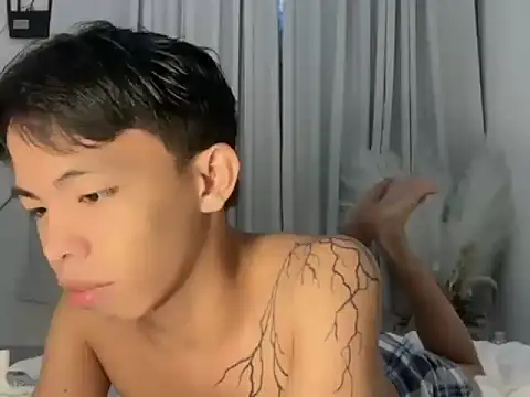 Snapshot of hottasianboy chatting on 07.27.26 hottasianboy online show from 07.27.26