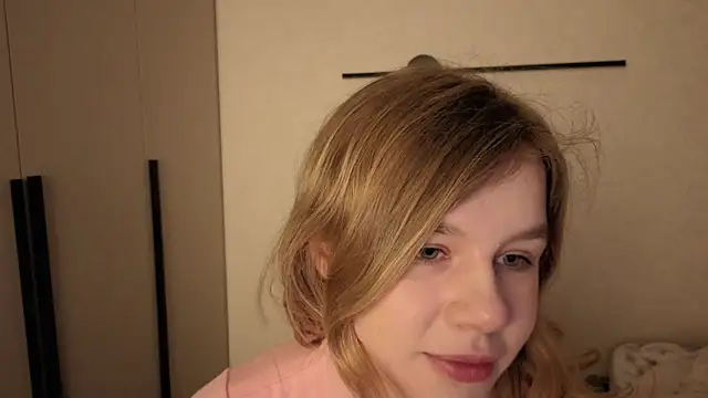 Snapshot of AureliaAngel chatting on 04.17.26 AureliaAngel online show from 04.17.26