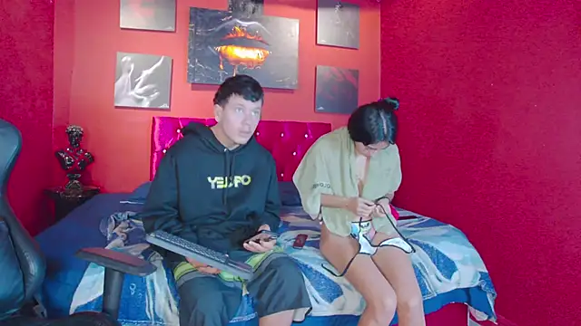 Chloe MagnusKnight  online show from 03.16.26