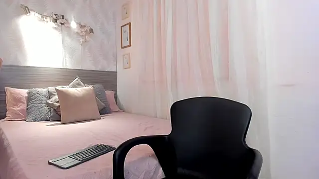 KarolyneLune online show from 06.04.26