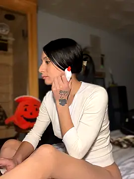 Snapshot of FerrariFrench chatting on 10.22.25 FerrariFrench online show from 10.22.25