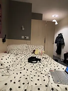 Halligirl online show from 03.19.26