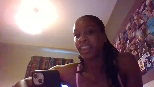 Halligirl online show from 05.08.26