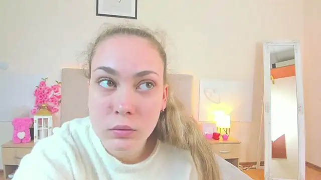 Snapshot of MelanieCuty chatting on 04.01.26 MelanieCuty online show from 04.01.26