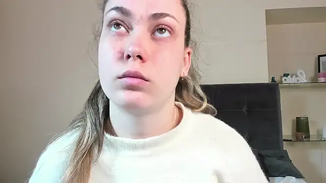 Snapshot of MelanieCuty chatting on 04.03.26 MelanieCuty online show from 04.03.26