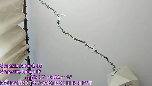 Snapshot of RileyNymph chatting on 05.21.26 RileyNymph online show from 05.21.26