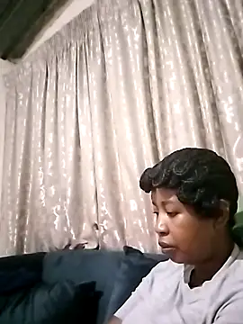 Snapshot of Prettylicou chatting on 05.17.26 Prettylicou online show from 05.17.26