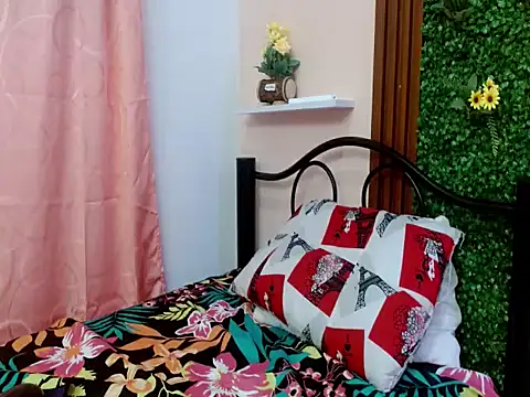 hotlatinaluna23 online show from 04.17.26