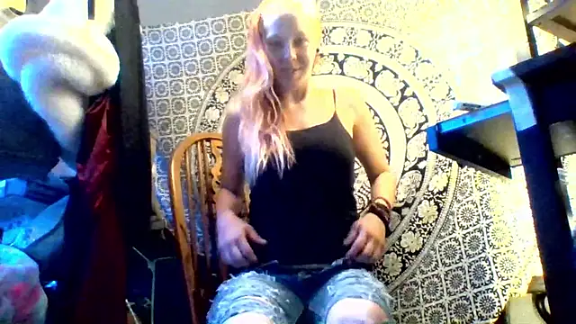 Snapshot of Ambionce chatting on 05.14.26 Ambionce online show from 05.14.26