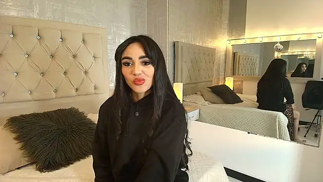 BELLA THORNERFG online show from 03.19.26