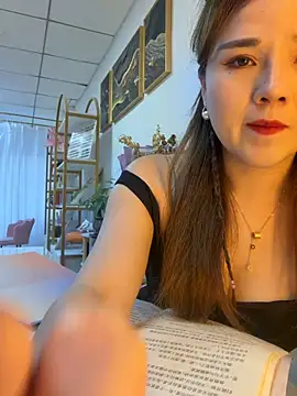 Snapshot of Xiaoxiao-y chatting on 05.05.26 Xiaoxiao-y online show from 05.05.26