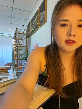 Snapshot of Xiaoxiao-y chatting on 05.28.26 Xiaoxiao-y online show from 05.28.26
