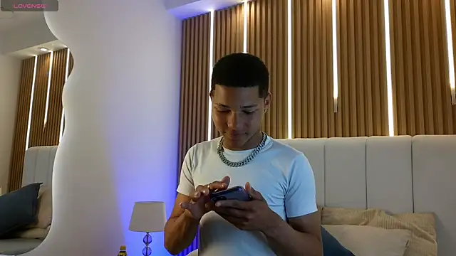 Snapshot of Kelvin_Josue chatting on 07.30.26 Kelvin Josue online show from 07.30.26