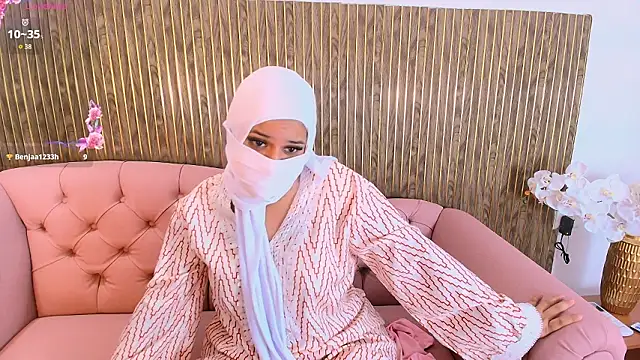 Aminaa Kaarim online show from 03.16.26