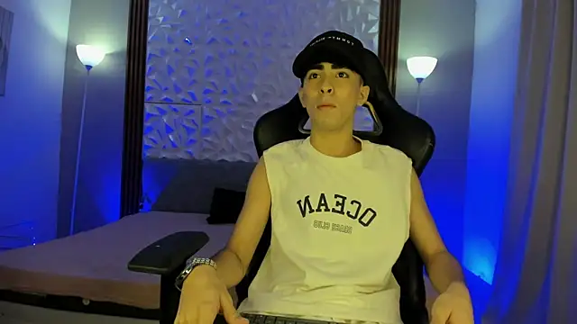 Michaell twinkk  online show from 03.17.26