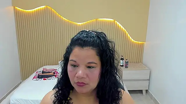 MAYTE1096 online show from 04.14.26