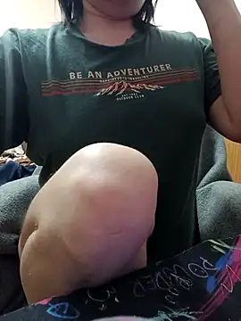 Snapshot of Lesichka_mi chatting on 03.17.26 Lesichka mi online show from 03.17.26