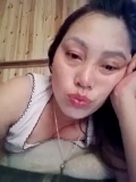 Snapshot of Abi-ni chatting on 05.18.26 Abi-ni online show from 05.18.26