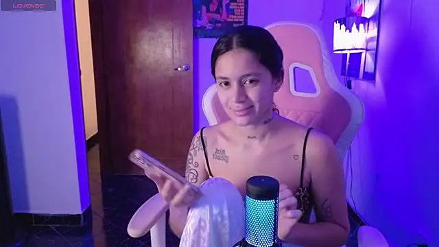 Snapshot of Oliviasims chatting on 03.21.26 Oliviasims online show from 03.21.26