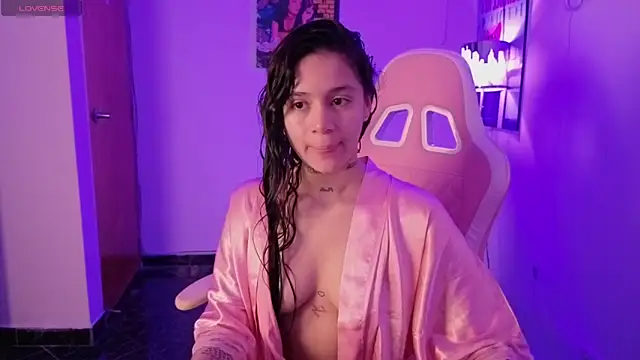 Snapshot of Oliviasims chatting on 03.23.26 Oliviasims online show from 03.23.26