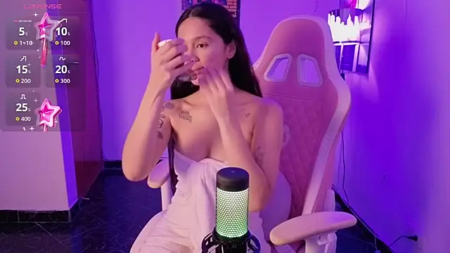 Snapshot of Oliviasims chatting on 03.25.26 Oliviasims online show from 03.25.26