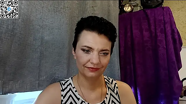 HotMamaQueen234 online show from 05.22.26