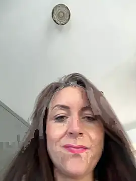 Snapshot of skarletthorne chatting on 03.26.26 skarletthorne online show from 03.26.26