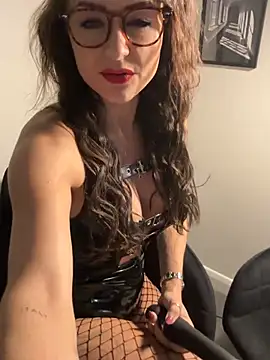 Snapshot of skarletthorne chatting on 04.04.26 skarletthorne online show from 04.04.26